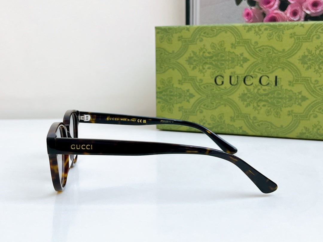 Gucci eyeglasses side profile with black temple and tortoiseshell accents