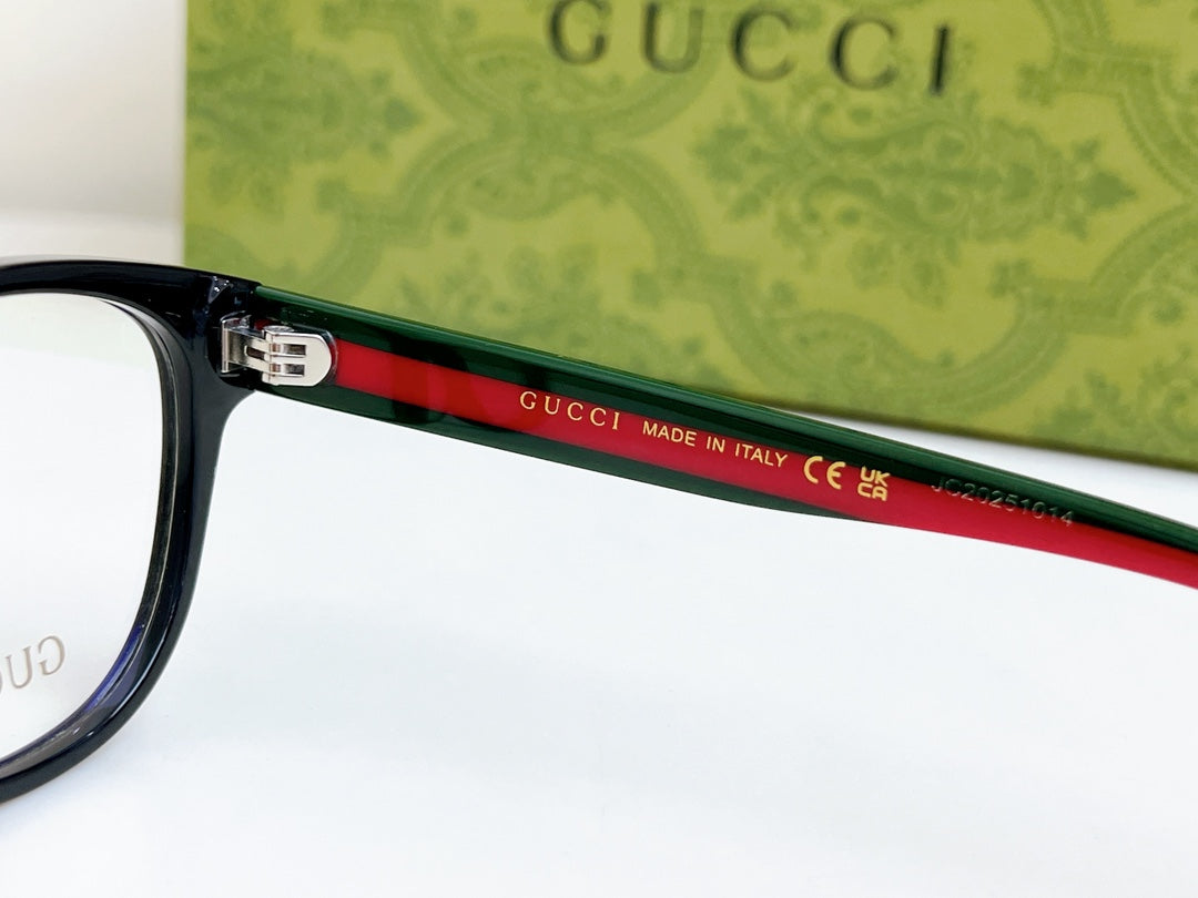 Black Gucci eyeglasses temple with red stripe and Made in Italy text