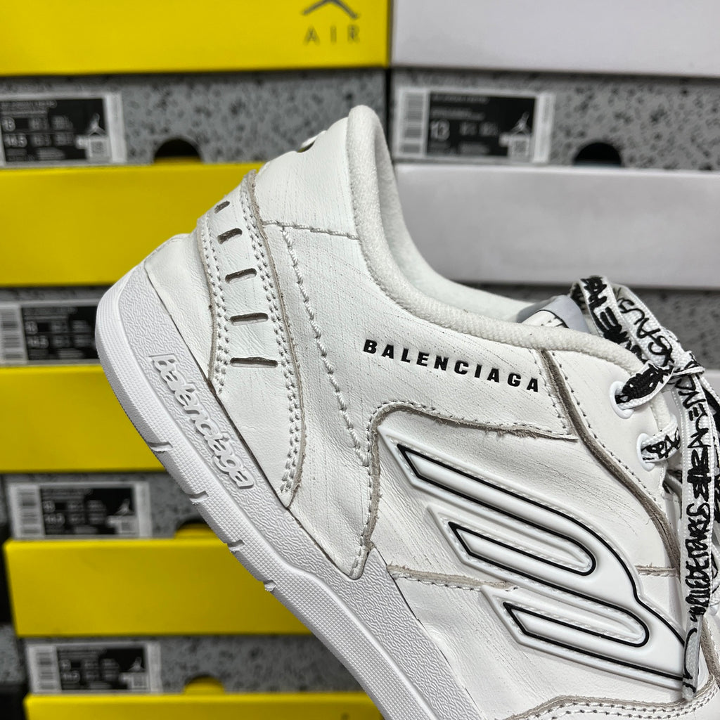 Balenciaga white leather sneaker with BALENCIAGA lettering, lace-up, side logo