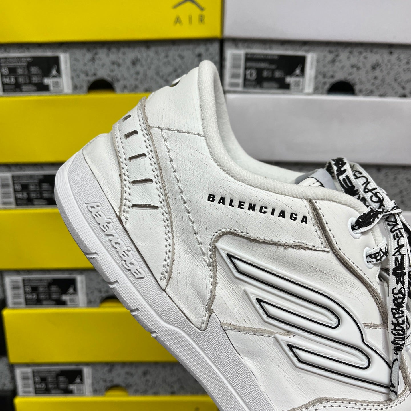 Balenciaga white leather sneaker with BALENCIAGA lettering, lace-up, side logo