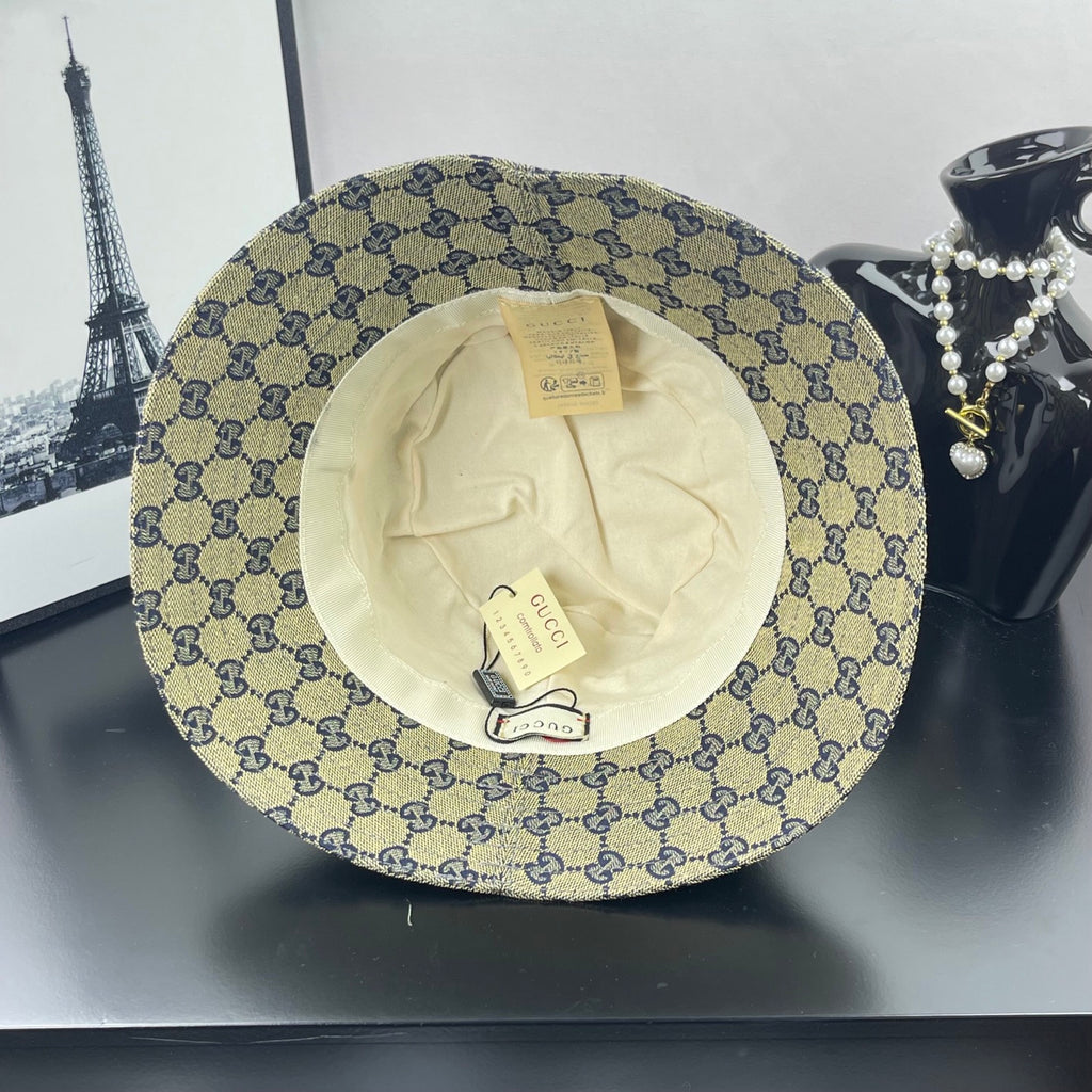 Gucci GG-print bucket cap with visible cream interior and size tag