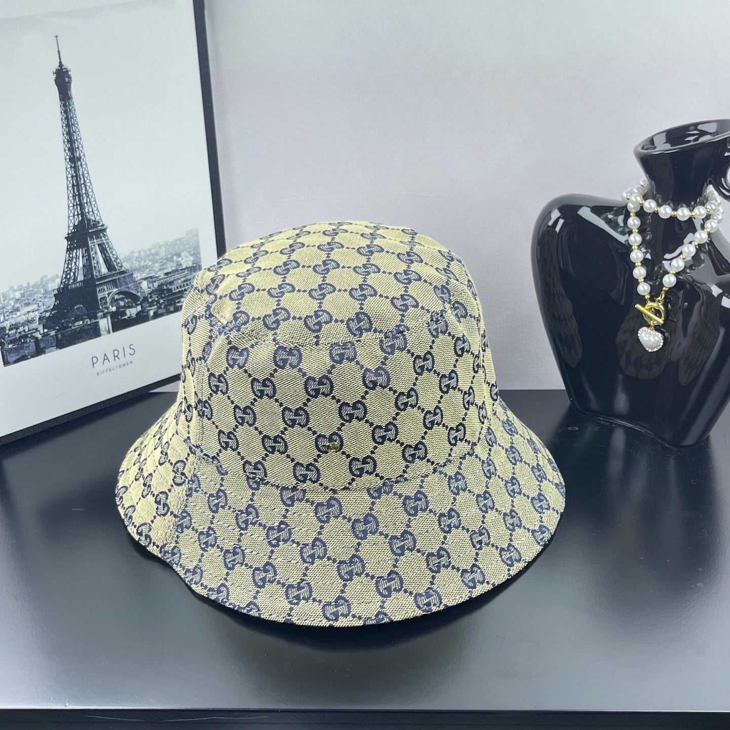 Gucci GG-print bucket cap, light beige with navy pattern