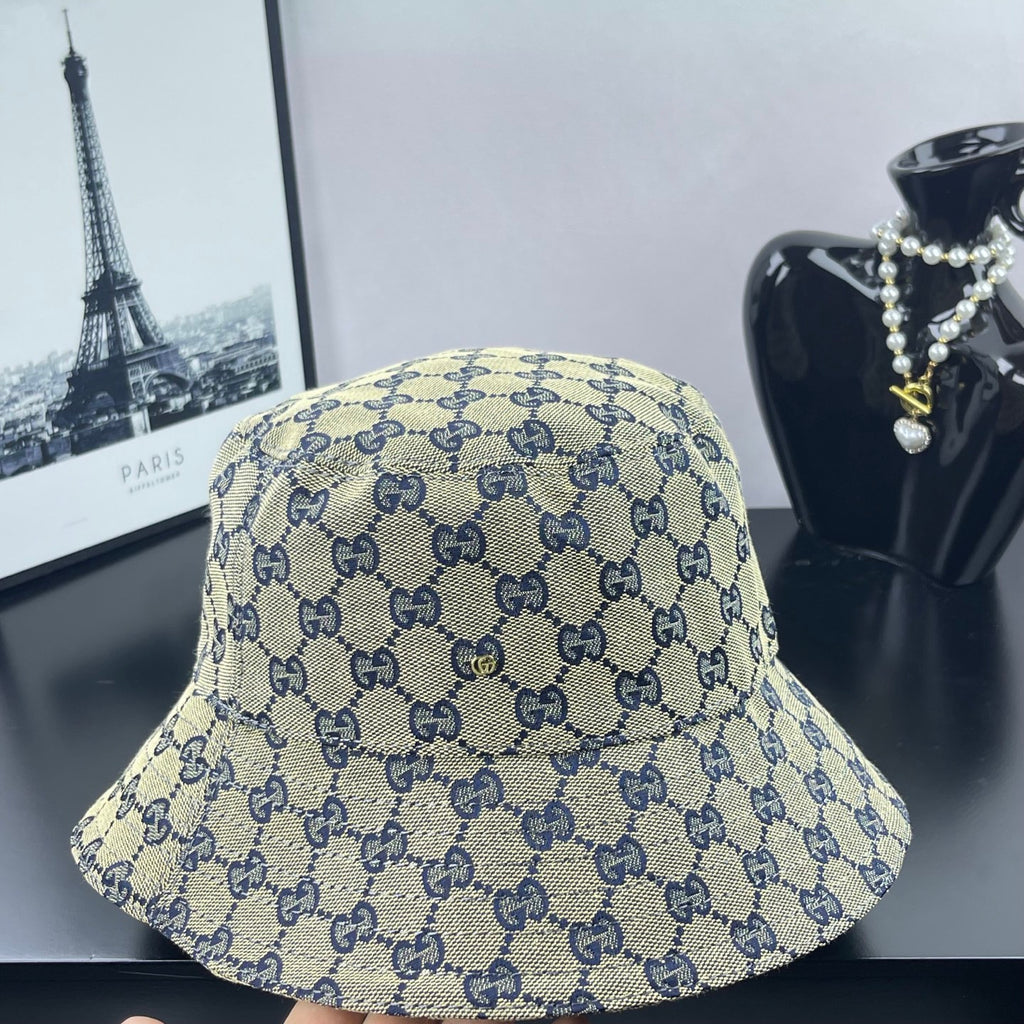 Gucci GG-print bucket cap, light beige with navy logo pattern