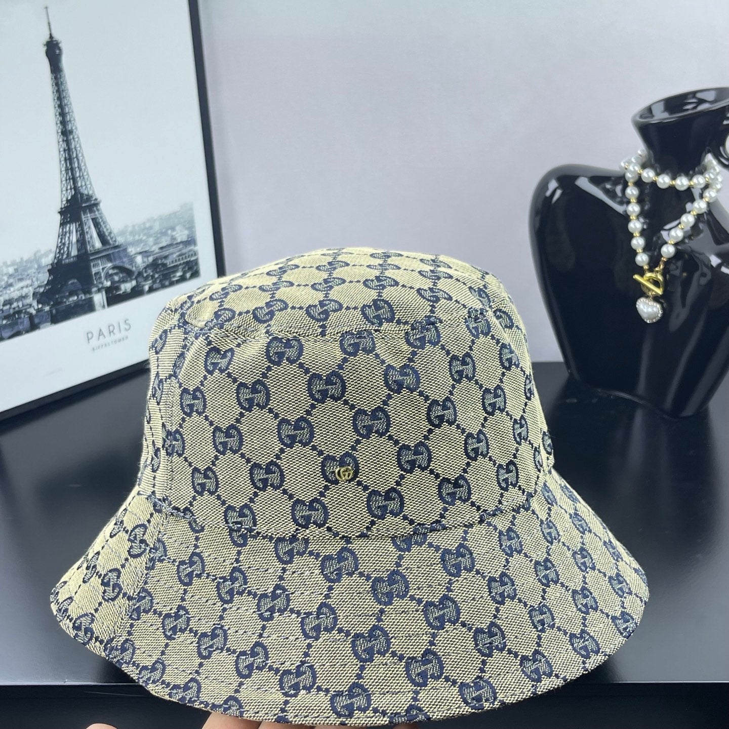 Gucci GG-print bucket cap, light beige with navy logo pattern