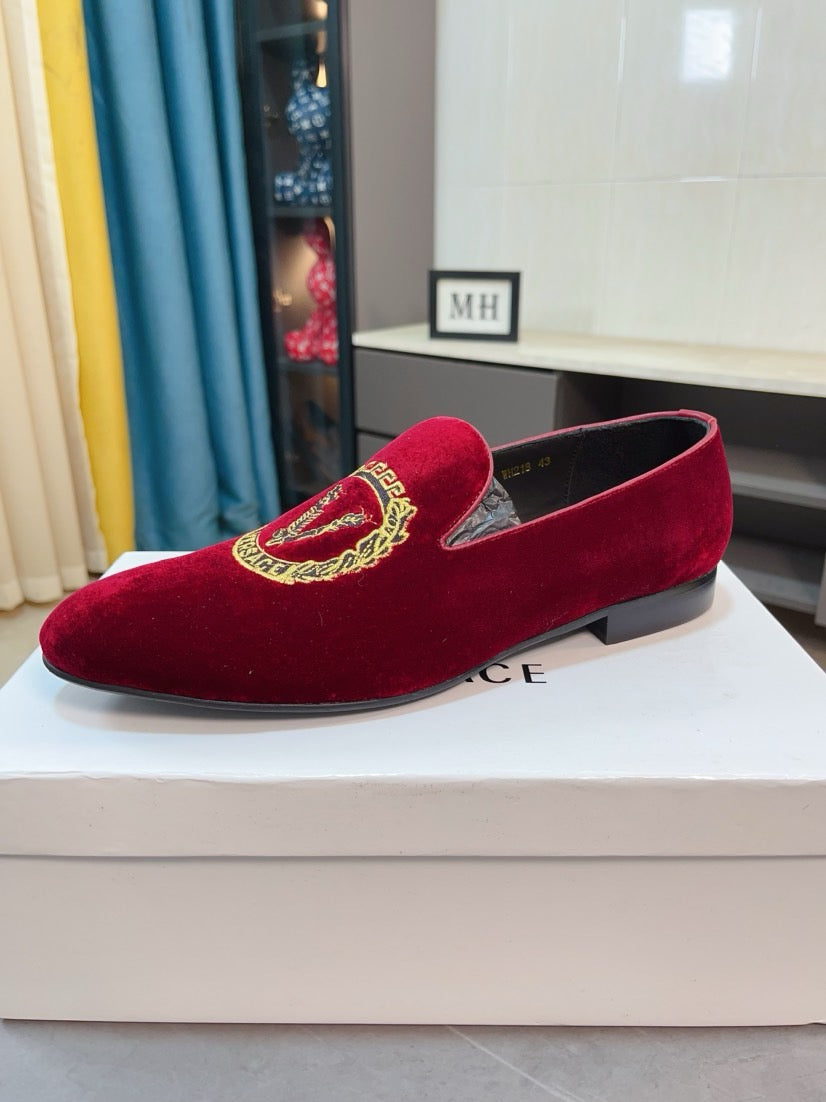 Burgundy velvet loafer with gold crest embroidery and slip-on side cut