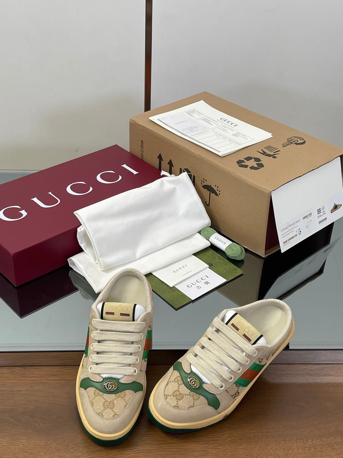 Low-top sneakers with beige canvas, green and red web stripe, white lace-up front