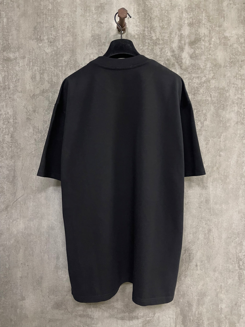 Black short-sleeve T-shirt, plain back