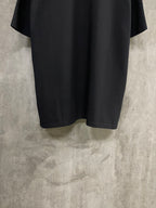 Black short-sleeve T-shirt back with curved hem