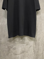 Black short-sleeve T-shirt hem and side seam