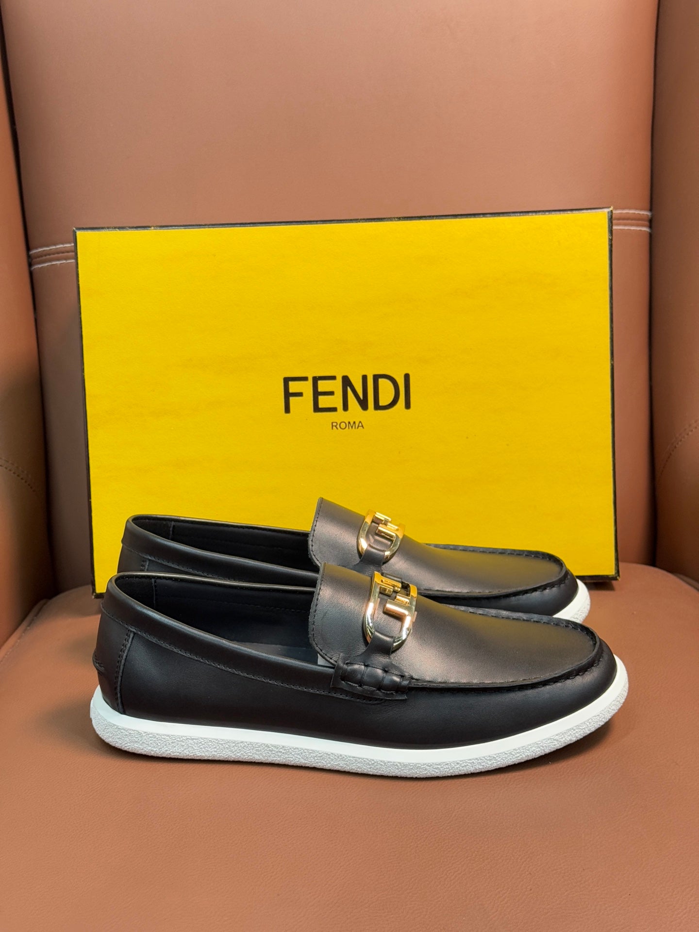 Luxury Shoes Fendi Unisex