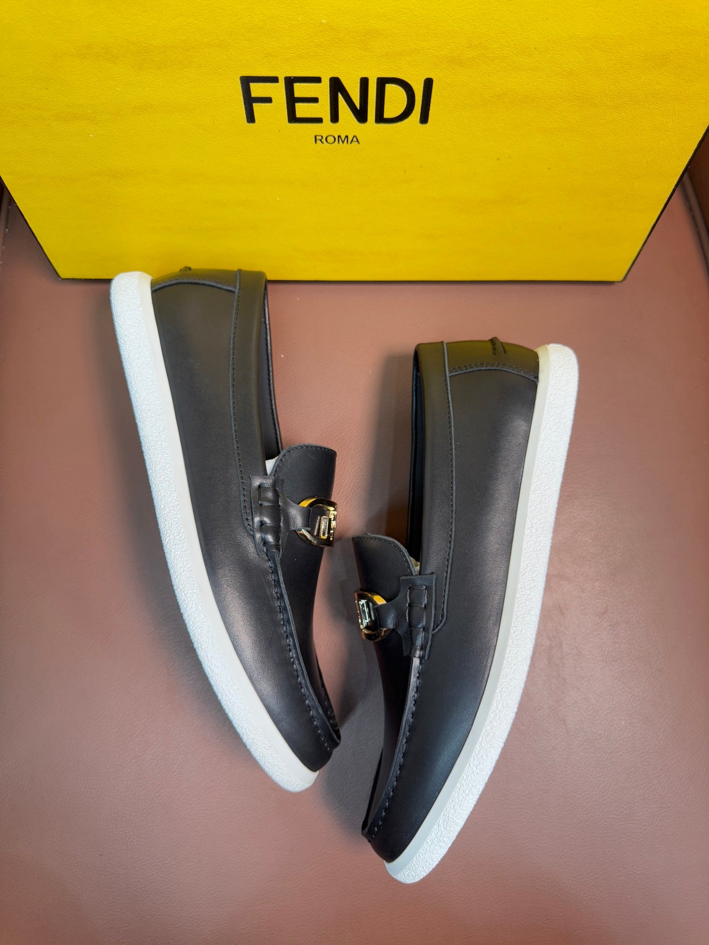 Luxury Shoes Fendi Unisex