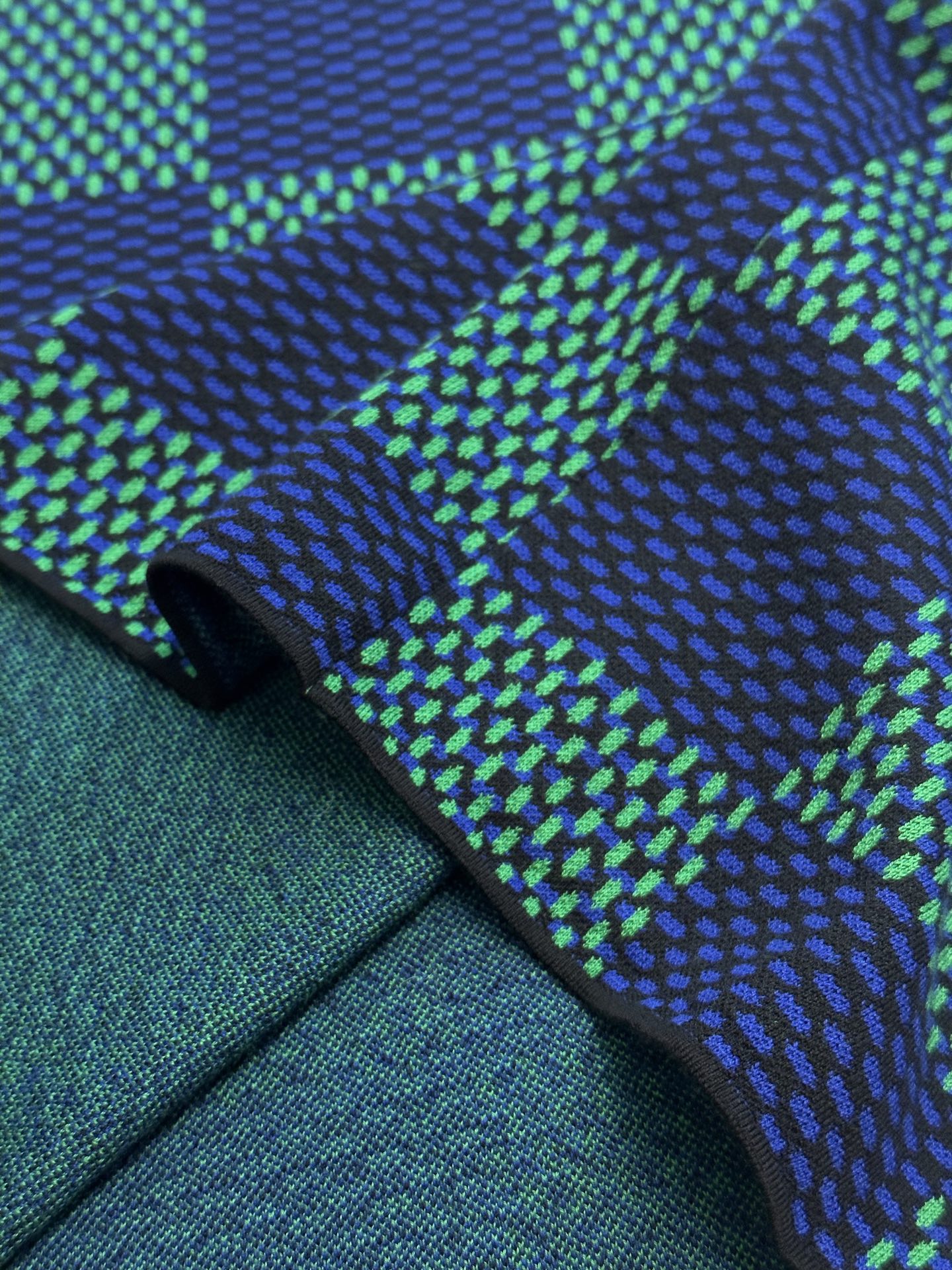 Louis Vuitton T-shirt shoulder and side seam with blue and green check pattern, ribbed edging.