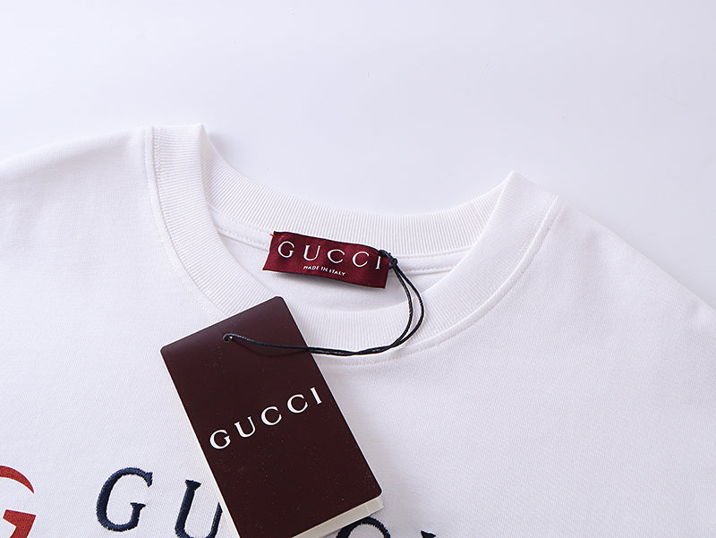 White short-sleeve T-shirt neckline with Gucci label tag