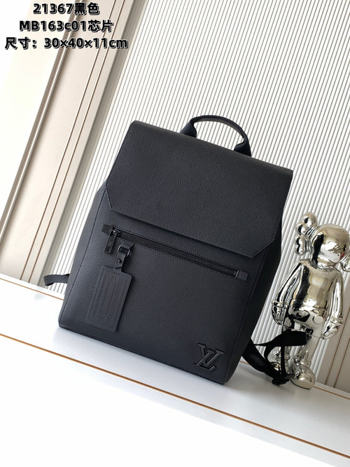 Men's Louis Vuitton bag with front flap and buckle strap, dark grained leather-look.