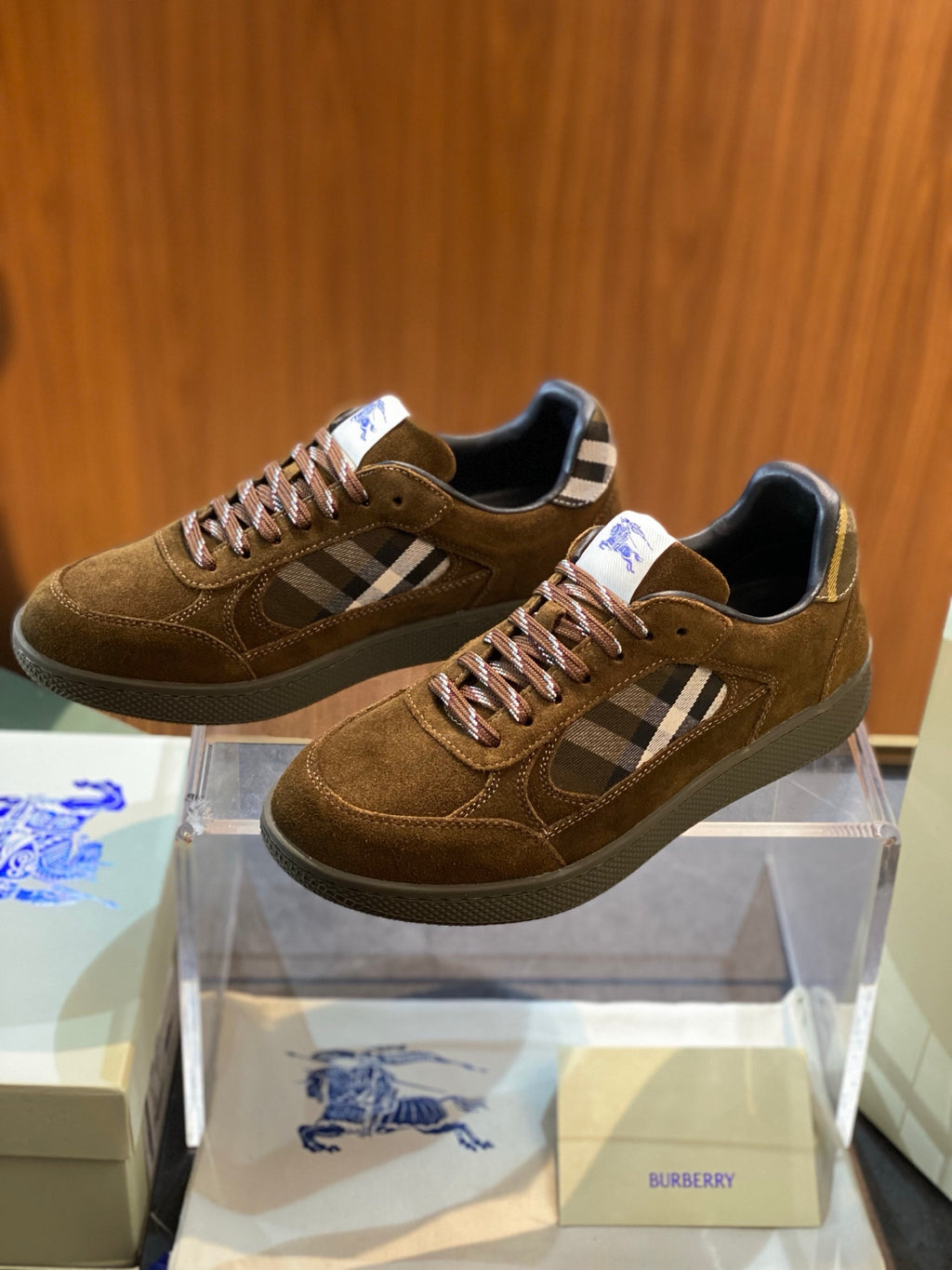 Brown suede low-top sneakers, lace-up with check panel and logo patch on tongue