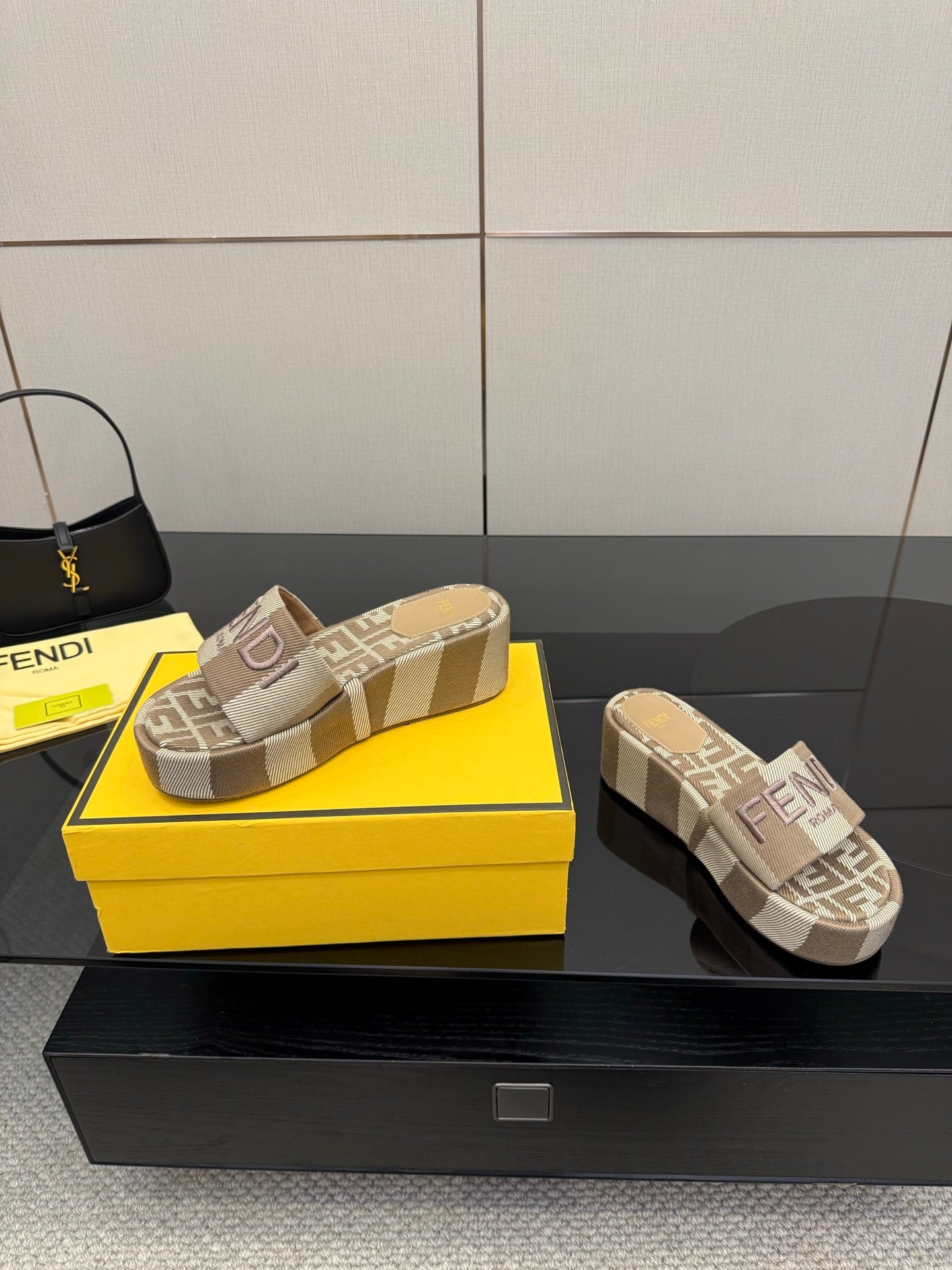Luxury Shoes Fendi Ladies