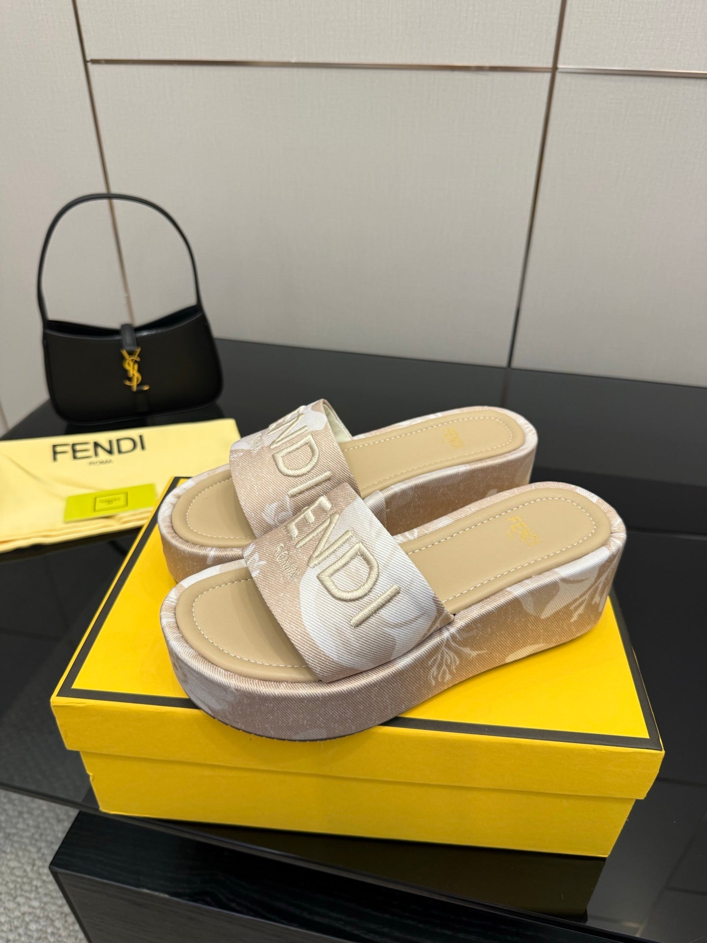 Luxury Shoes Fendi Ladies