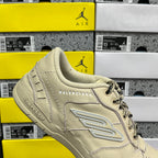 Beige Balenciaga low-top sneaker with BALENCIAGA label and lace-up