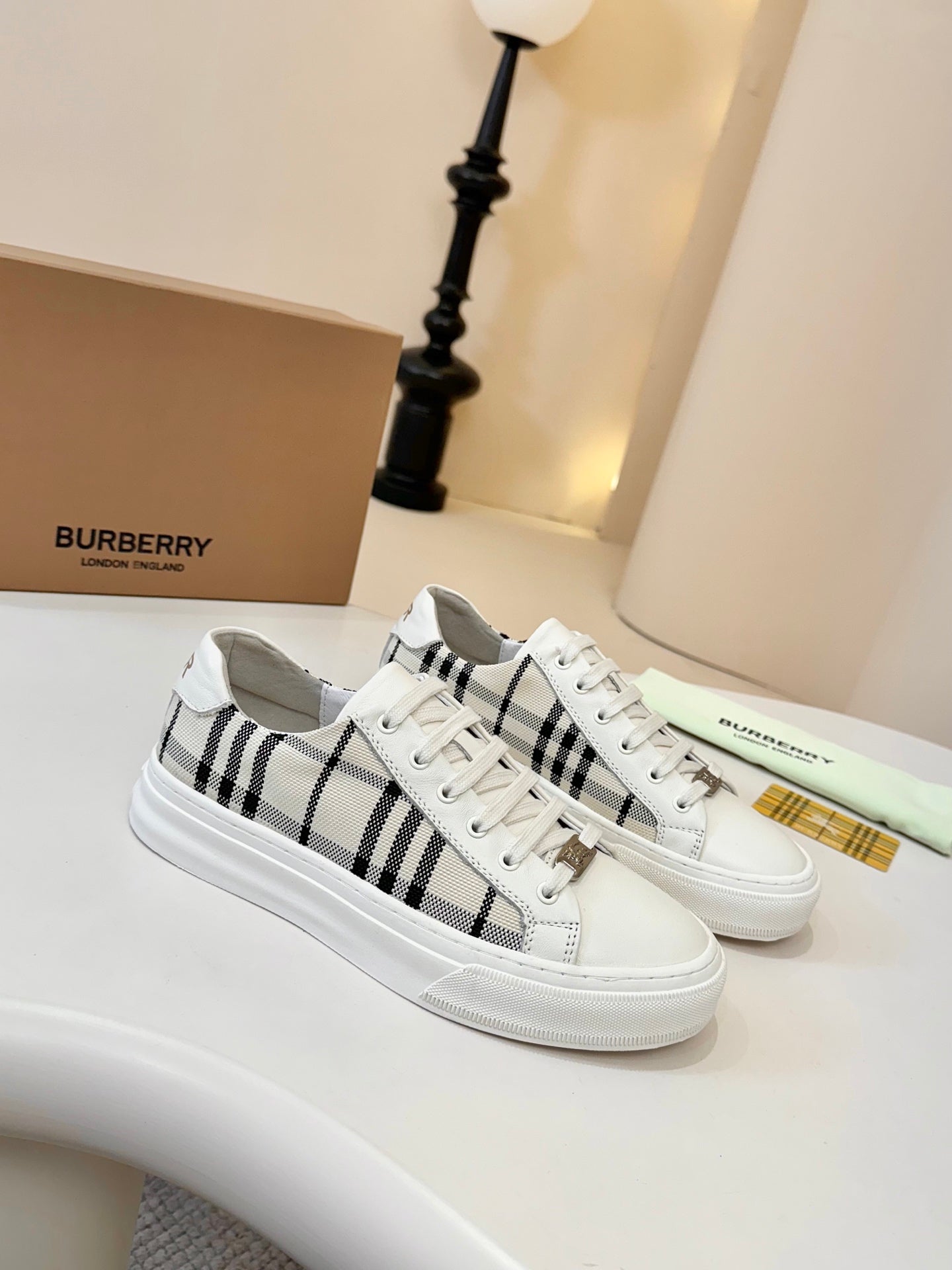 Check-panel low-top sneakers in white with lace-up front and rubber sole