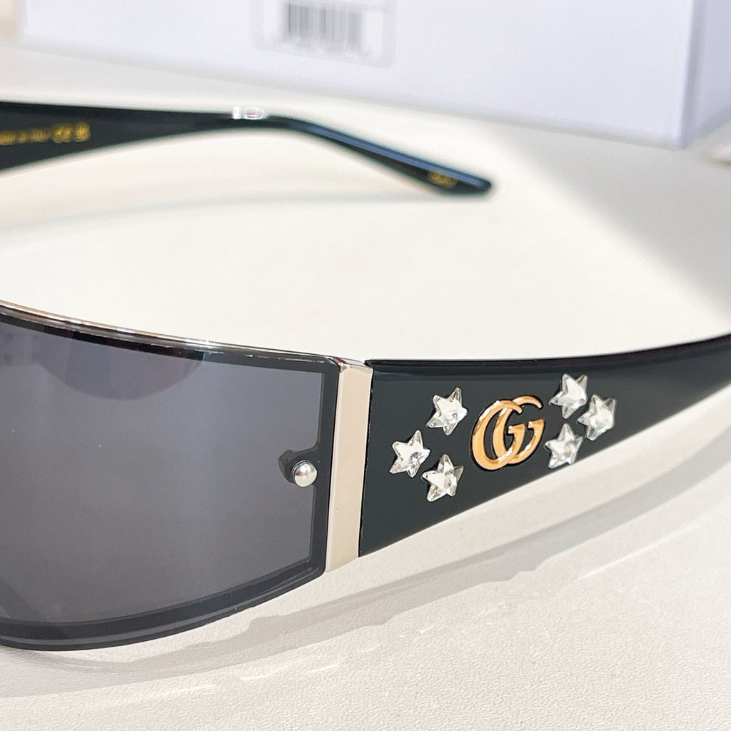 Black sunglasses with star and GG emblem on temple side
