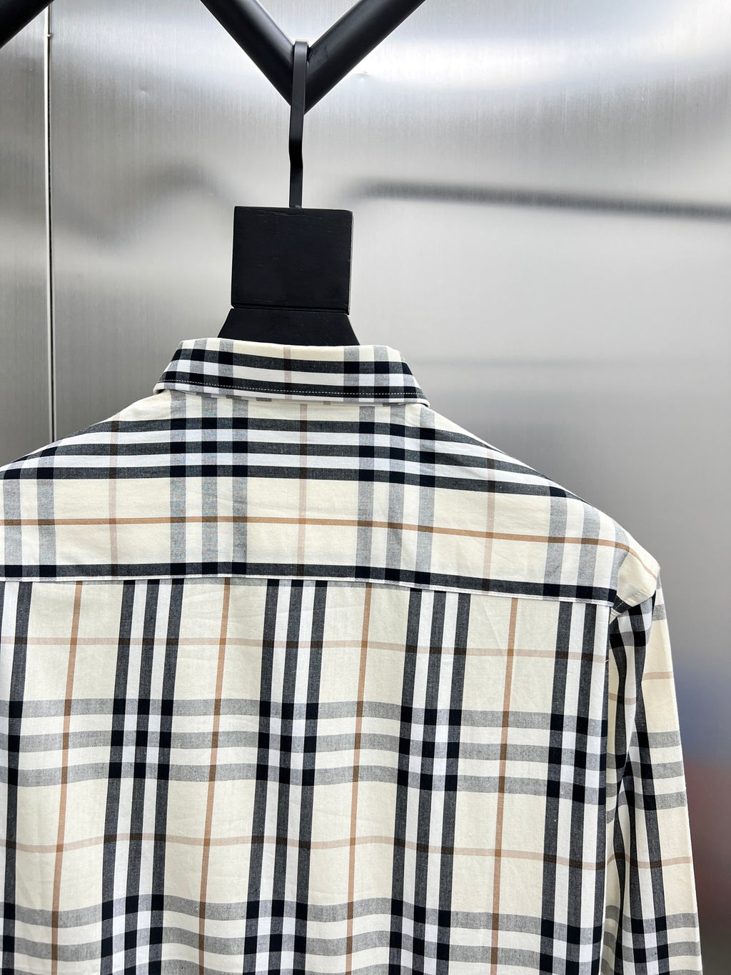 Back view plaid long-sleeve shirt with collar and button placket, Burberry