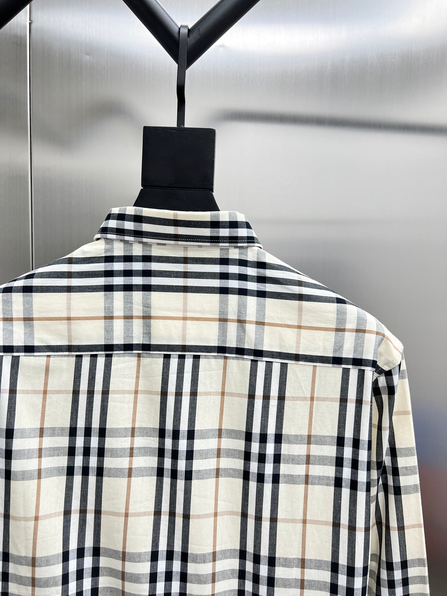 Back view plaid long-sleeve shirt with collar and button placket, Burberry
