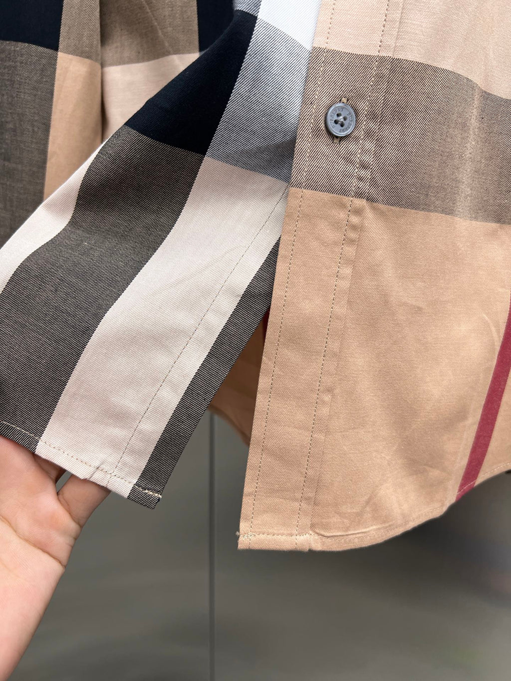 Beige long-sleeve plaid shirt cuff with button