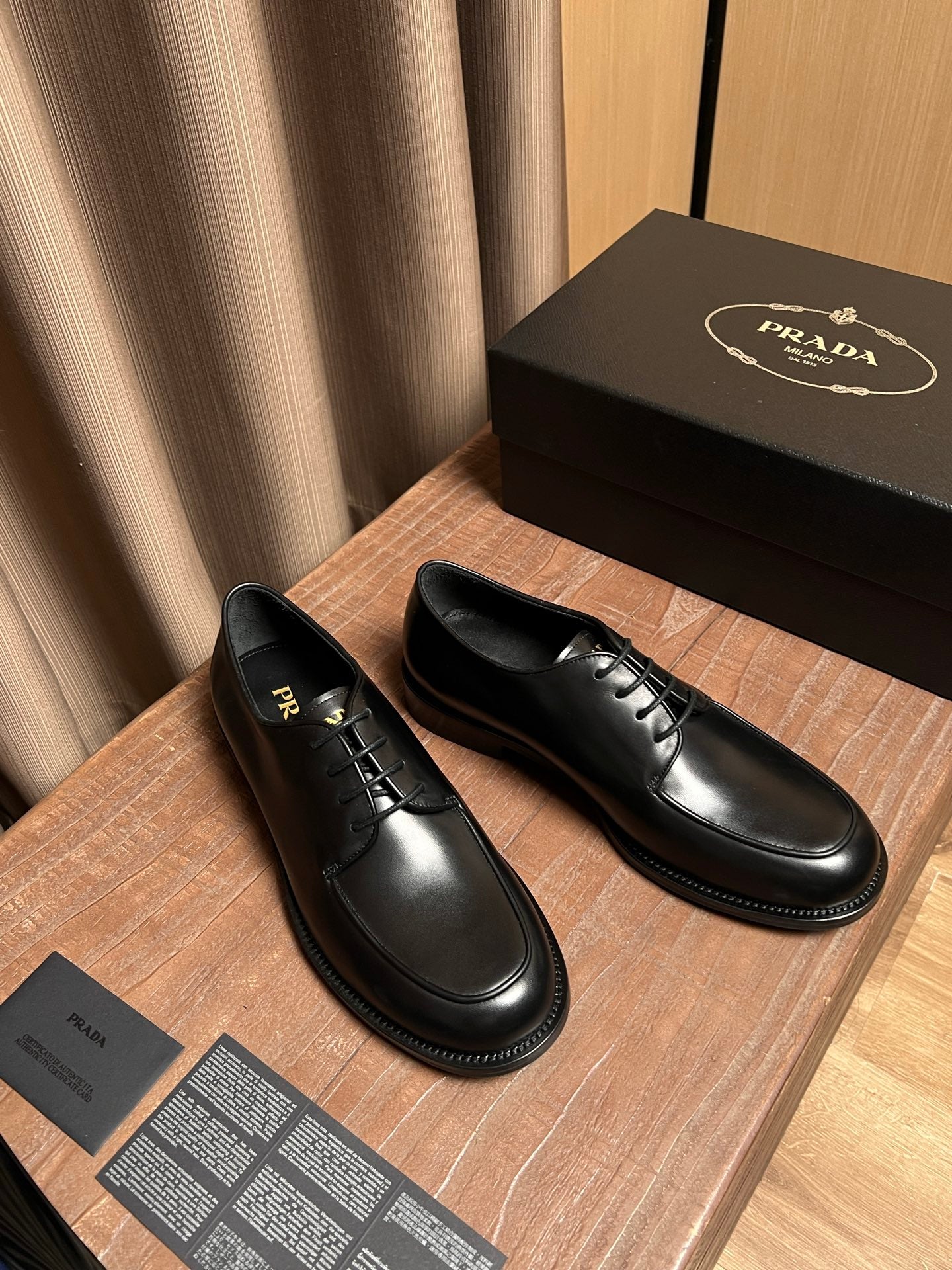 Black leather lace-up shoes pair with low profile and contrast sole stitching