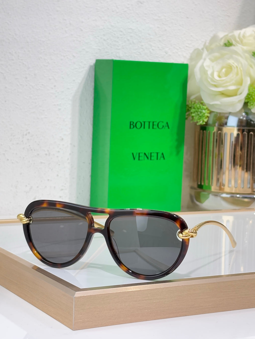 Bottega Veneta sunglasses with tortoiseshell frame and dark gray lenses