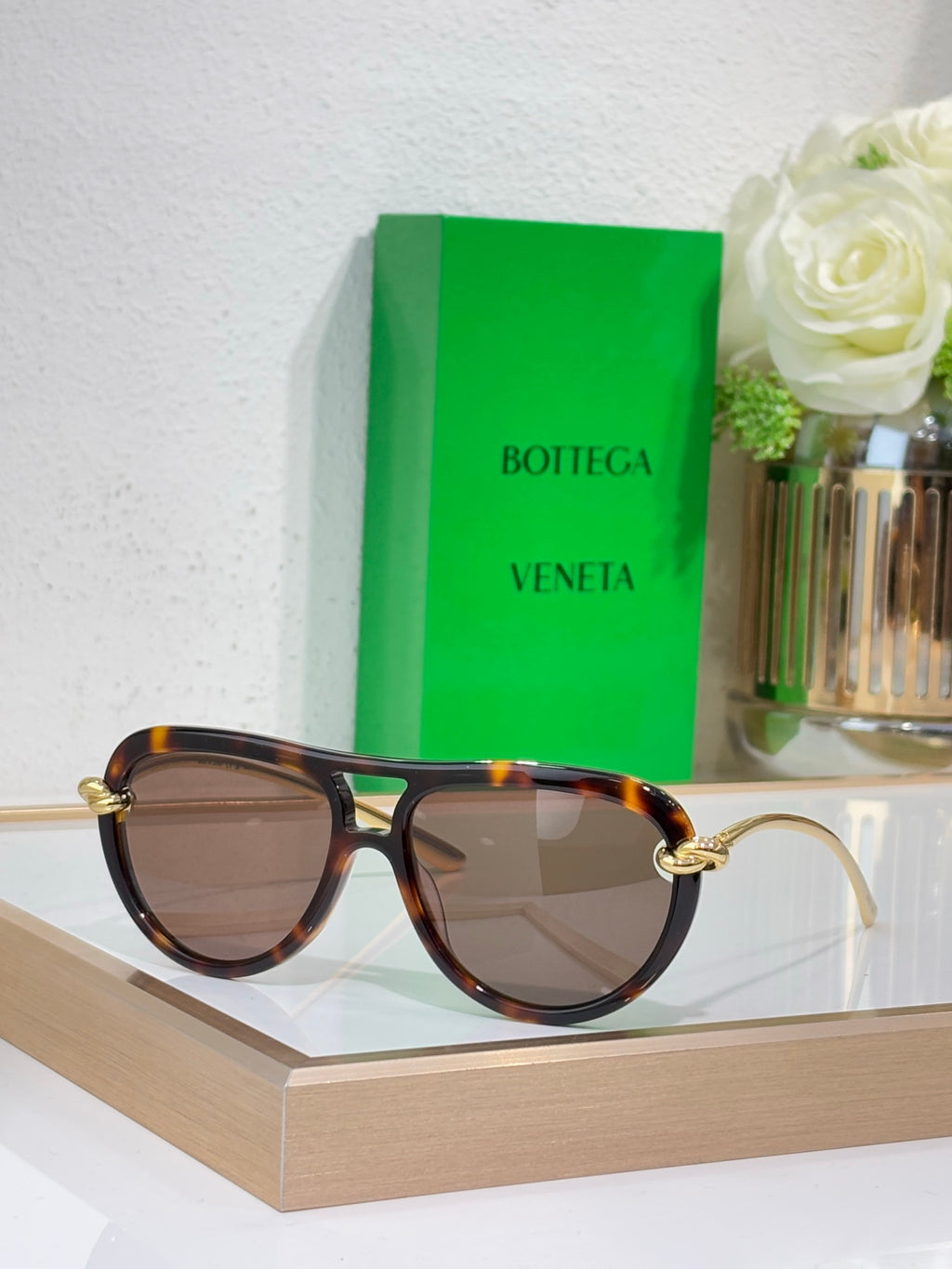 Bottega Veneta sunglasses with tortoiseshell frame and brown tinted lenses