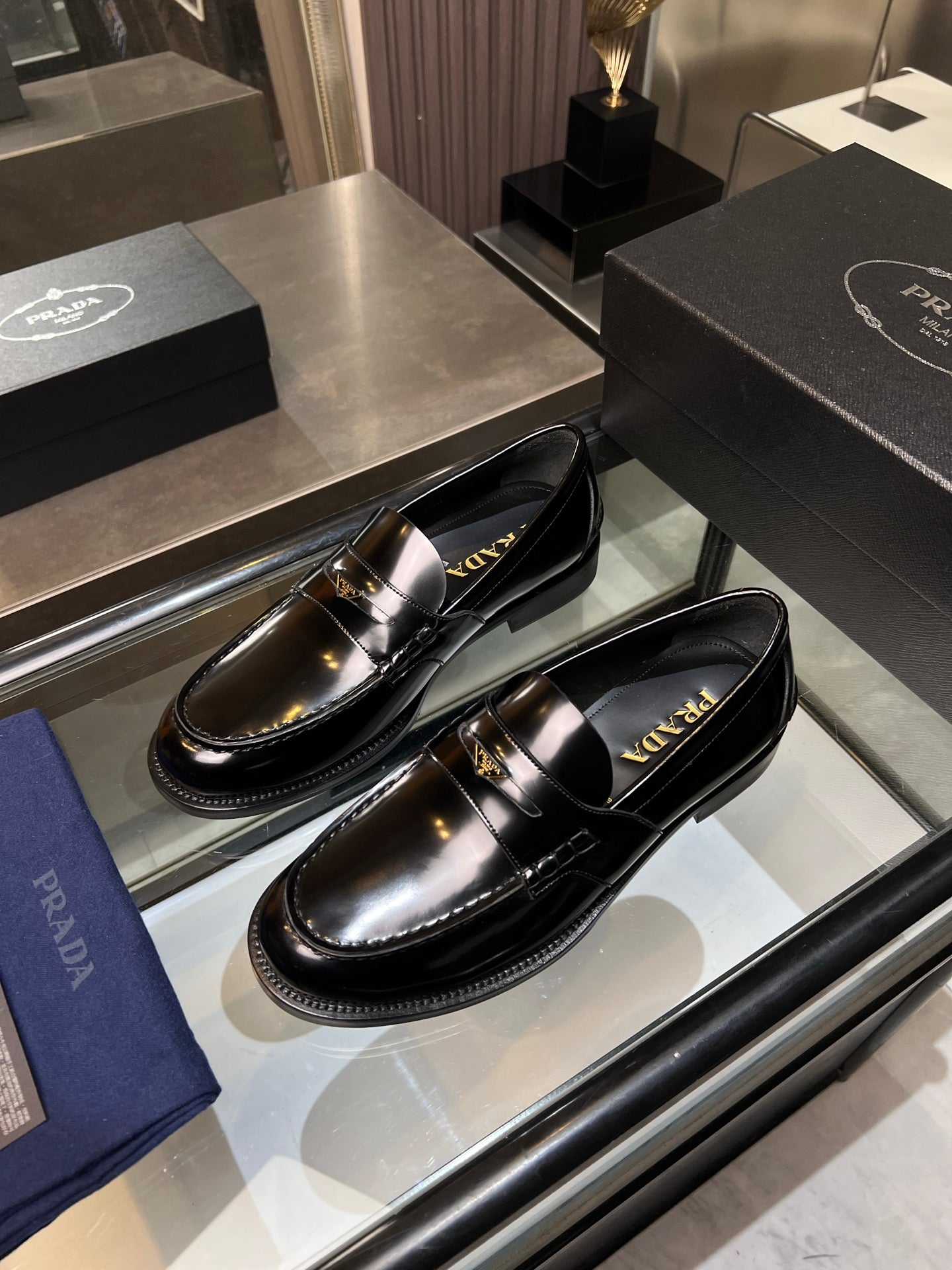 Luxury Shoes Prada Unisex