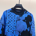 Long-sleeve sweatshirt with blue-and-black patchwork-like logo print and ribbed collar