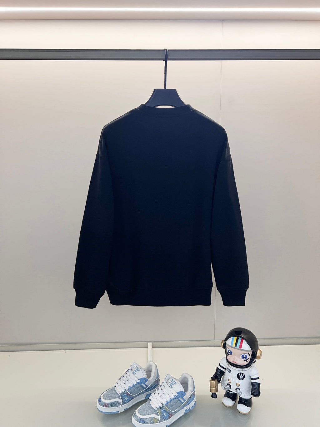 Dark navy crewneck sweatshirt with long sleeves, plain back.
