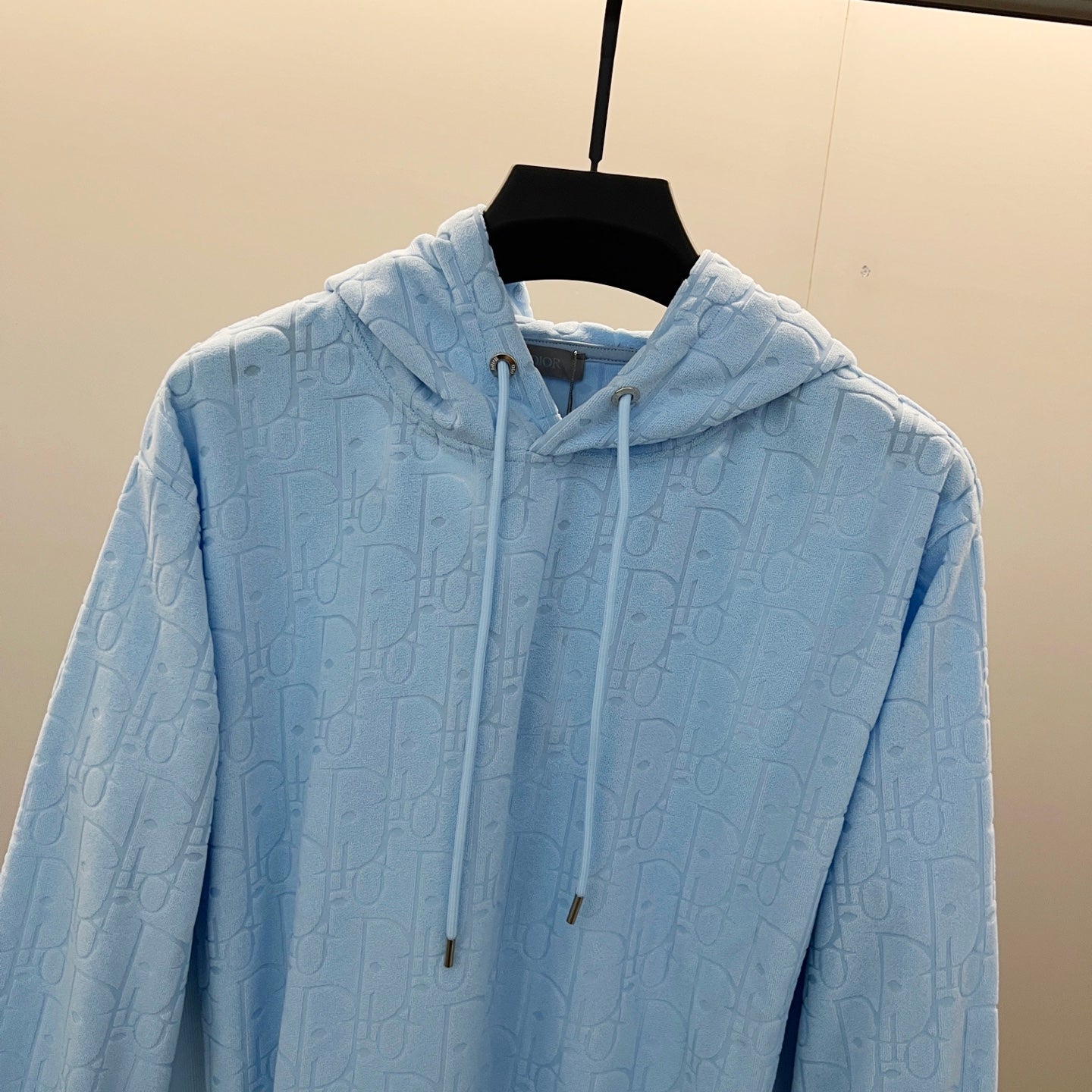 Light blue logo-pattern pullover hoodie with drawstring hood and long sleeves