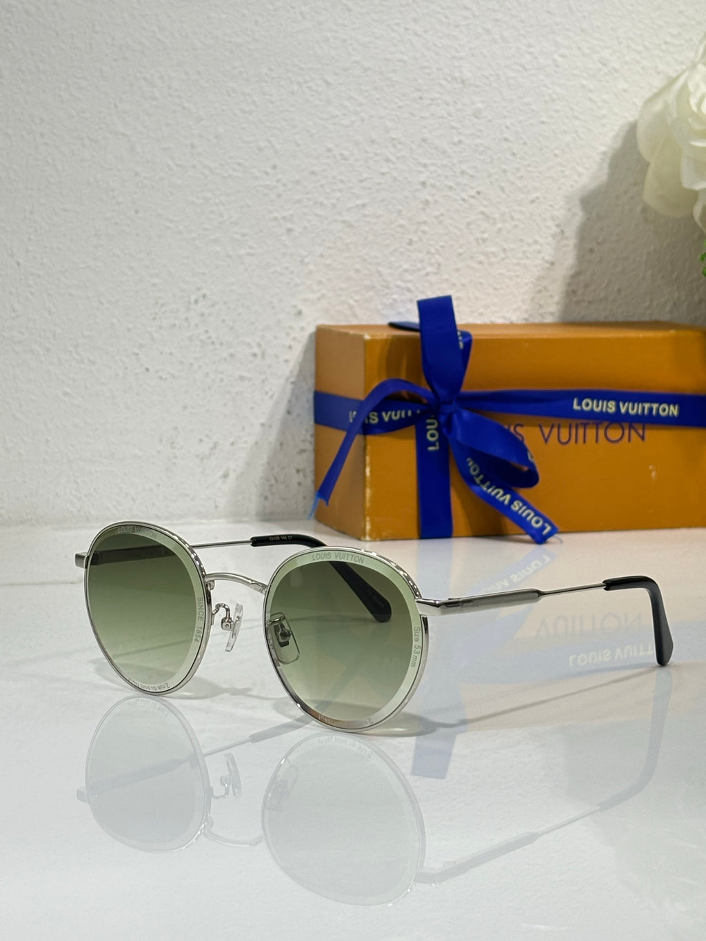 Louis Vuitton round sunglasses, silver metal frame, green-tinted lenses