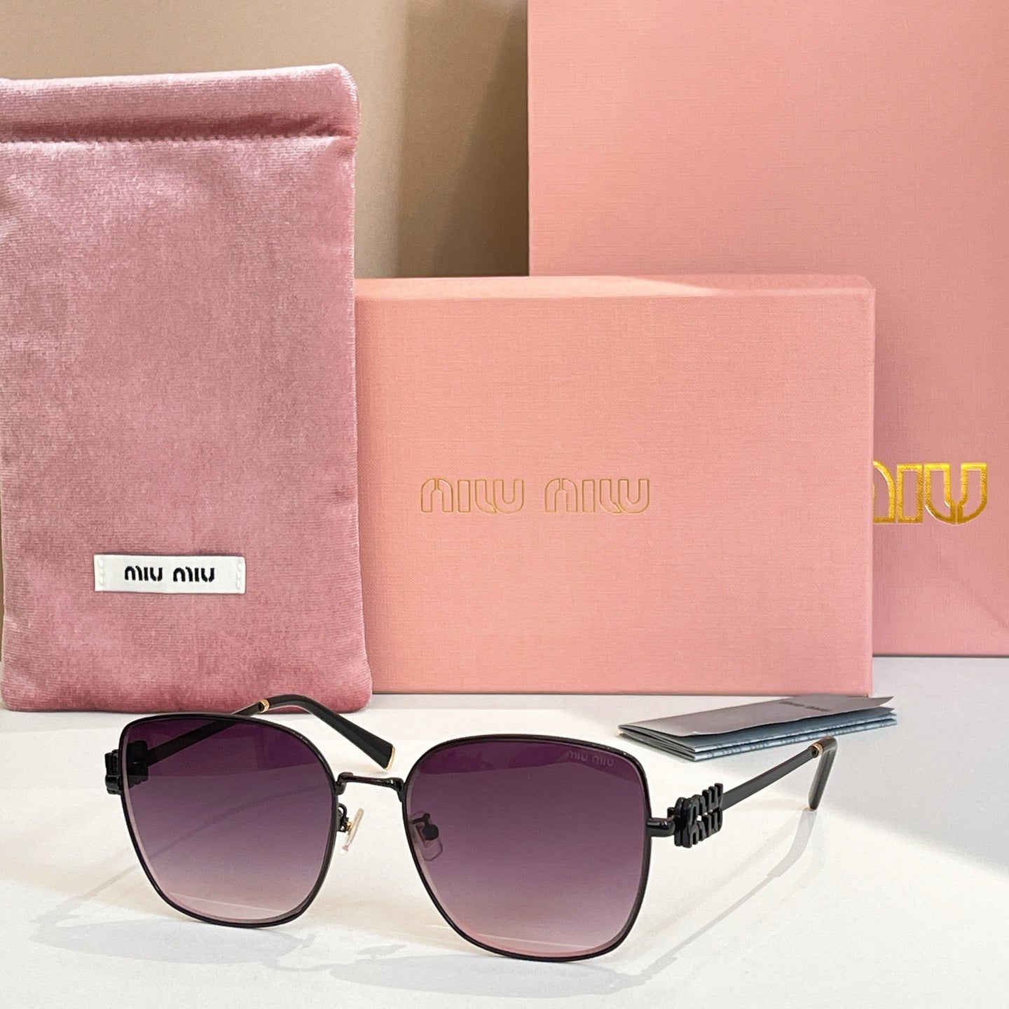 Square sunglasses with black frame and violet gradient lenses.