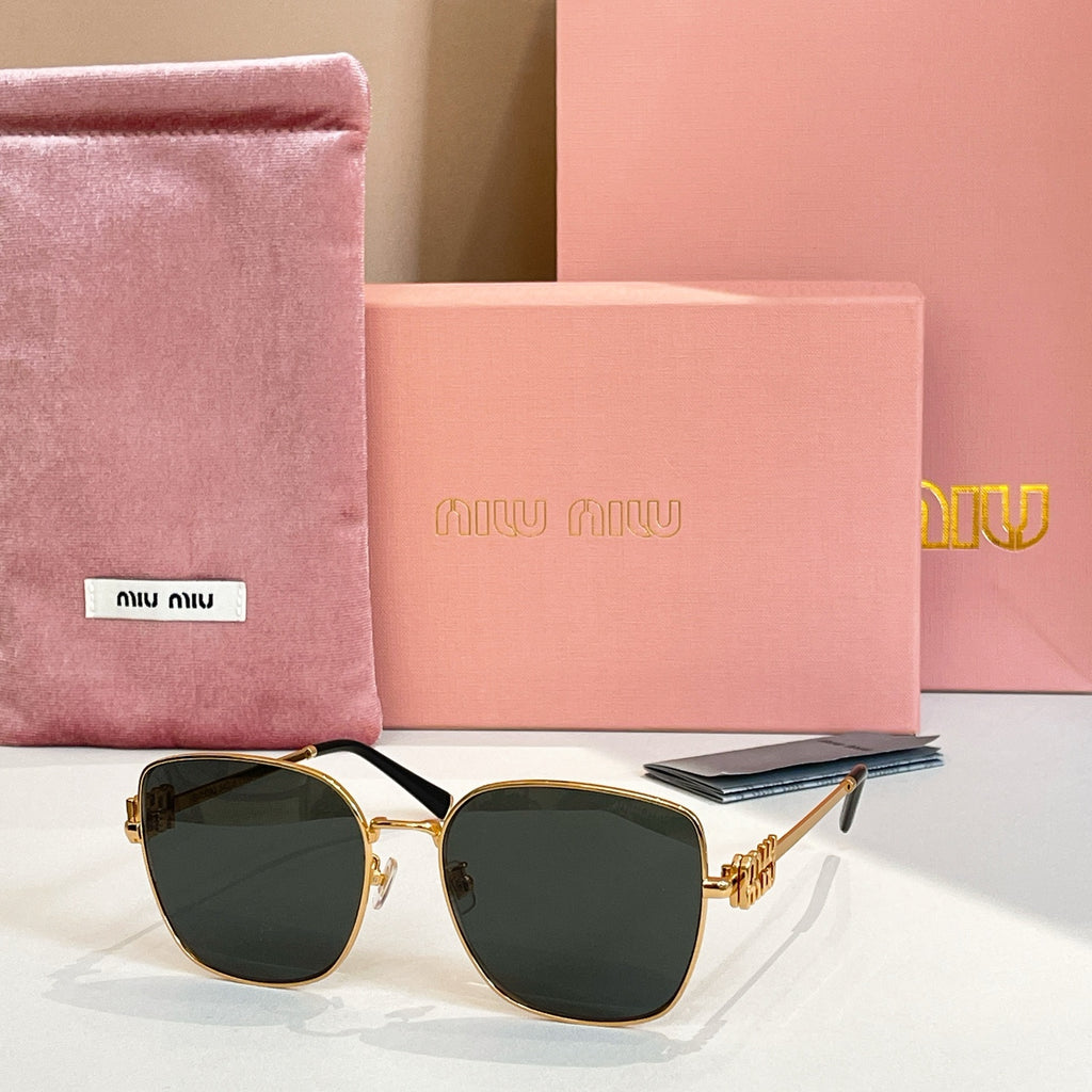 Square sunglasses with gold frame and dark green gradient lenses.