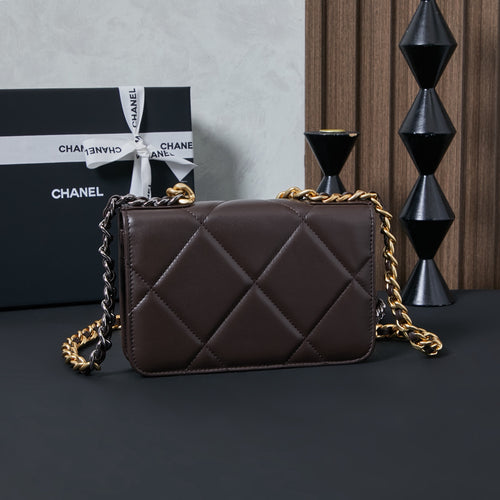 Chanel diamond-quilted shoulder bag with gold chain strap and flap front