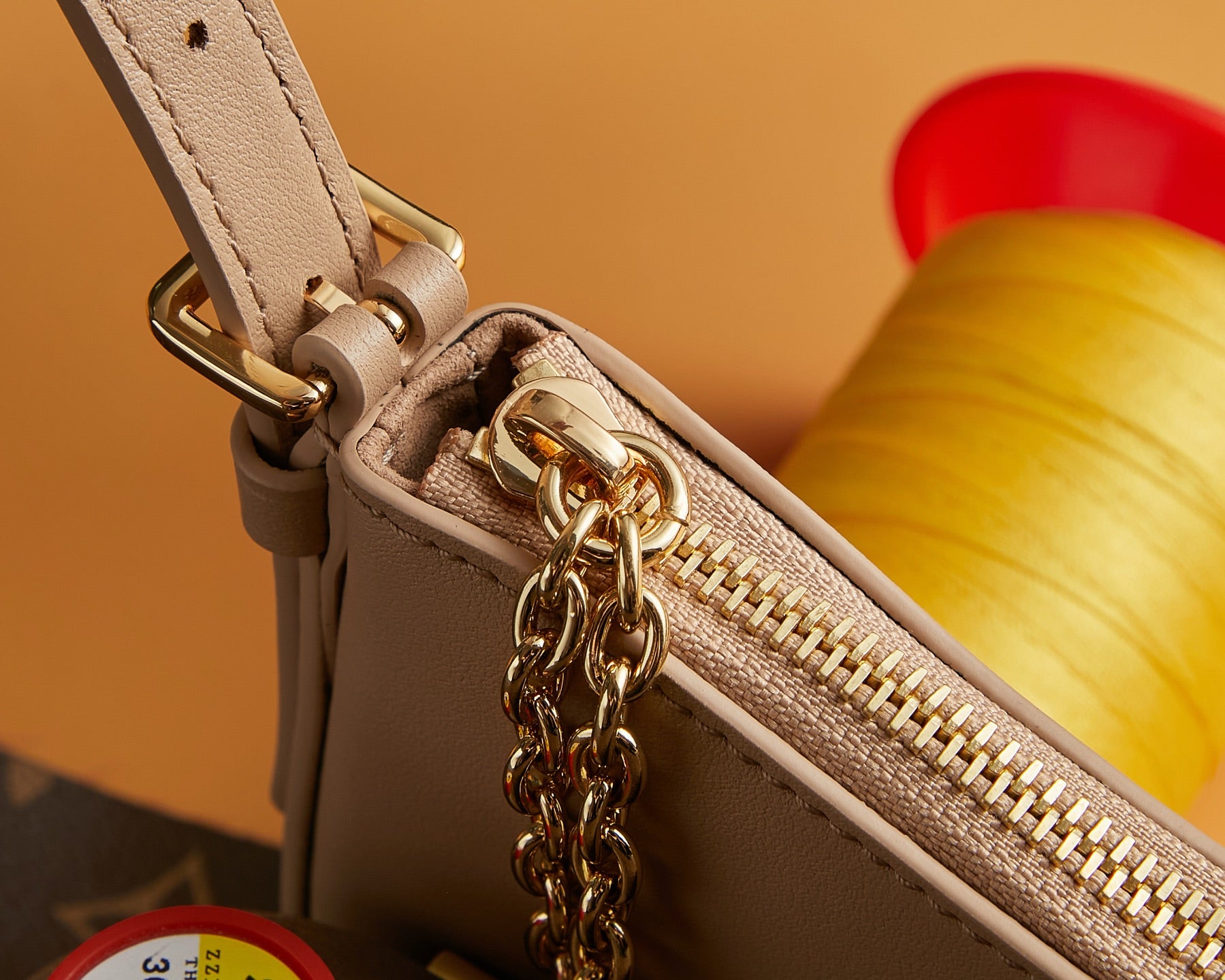 Louis Vuitton bag zipper and gold chain with beige leather and monogram trim