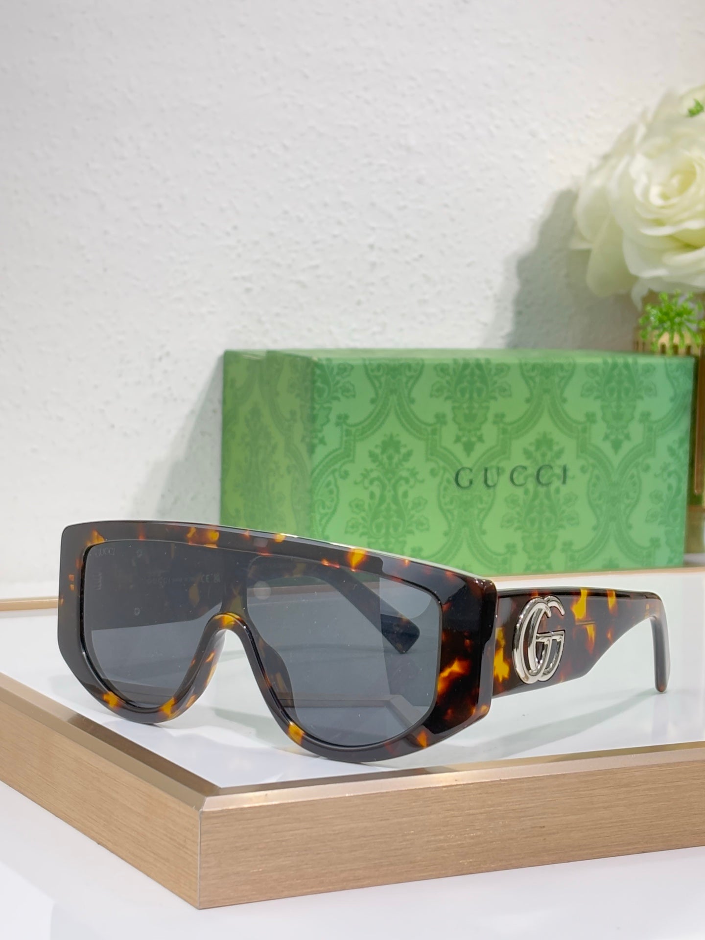 Gucci sunglasses with tortoiseshell oversized frames and dark tinted lenses, metal logo