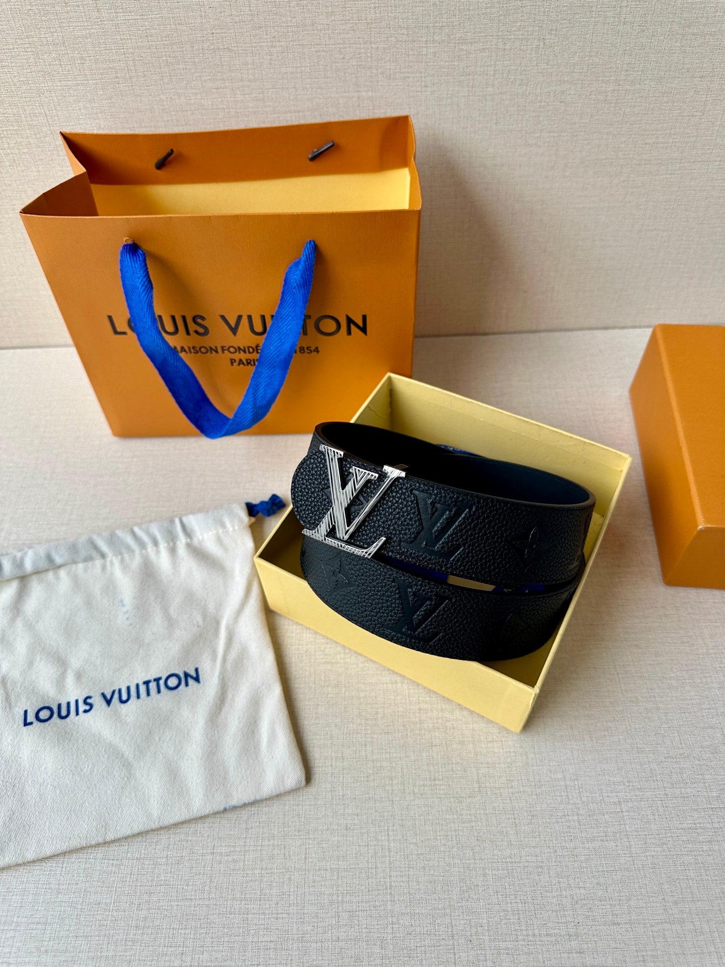 Louis Vuitton belt on box and dust bag: dark leather with gold-tone LV buckle