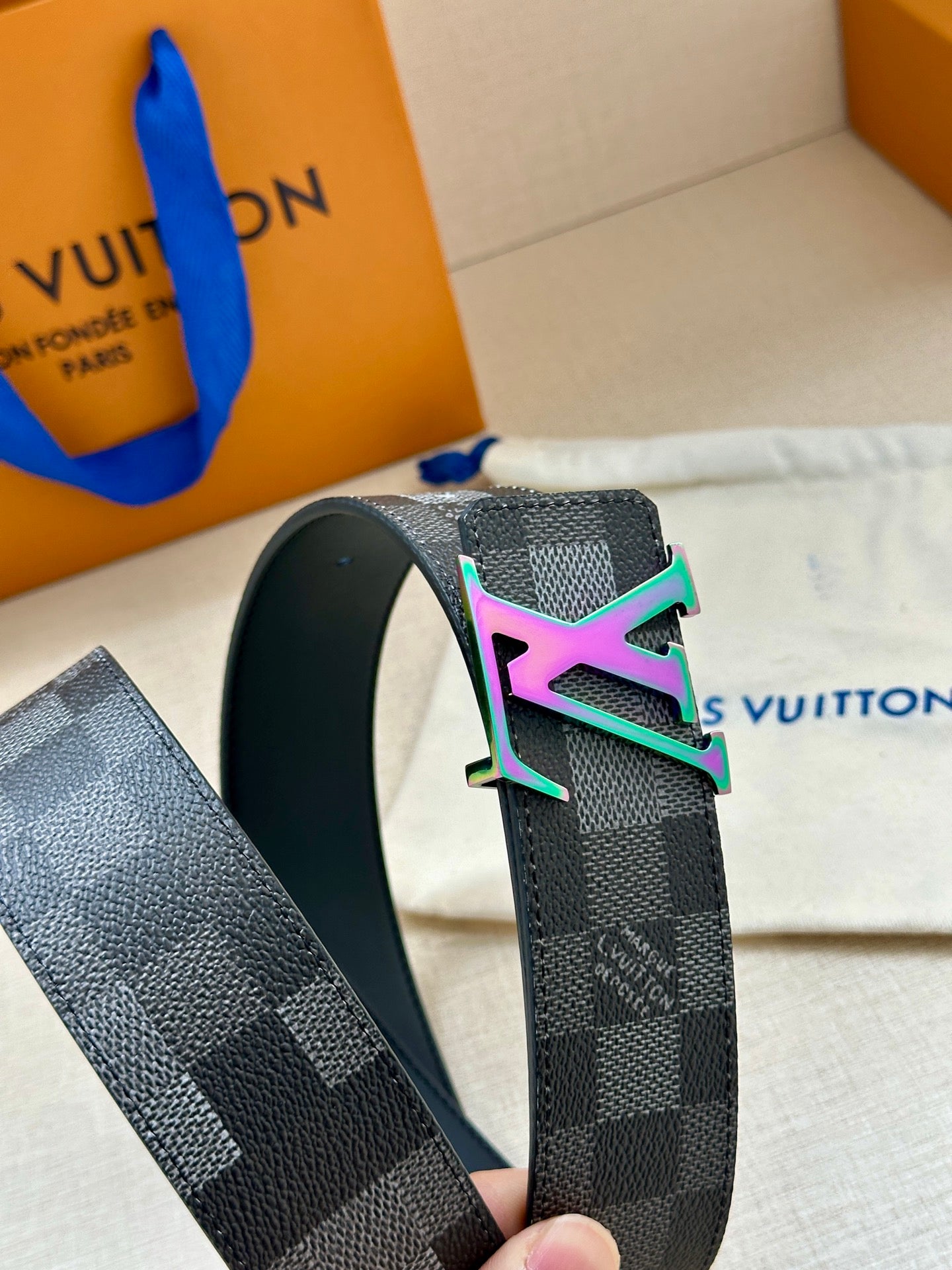 Gray checkered belt with multicolor LV buckle and adjustable strap end