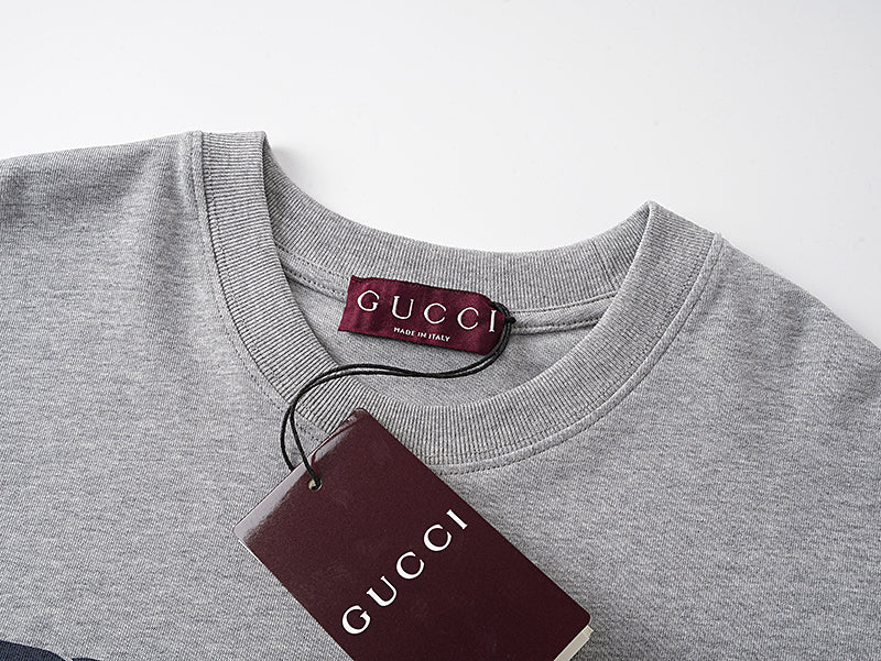 Grey crewneck T-shirt collar with Gucci interior label and maroon hang tag