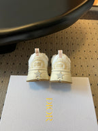 Dior unisex sneakers heel view, white back with star emblem and Dior lettering