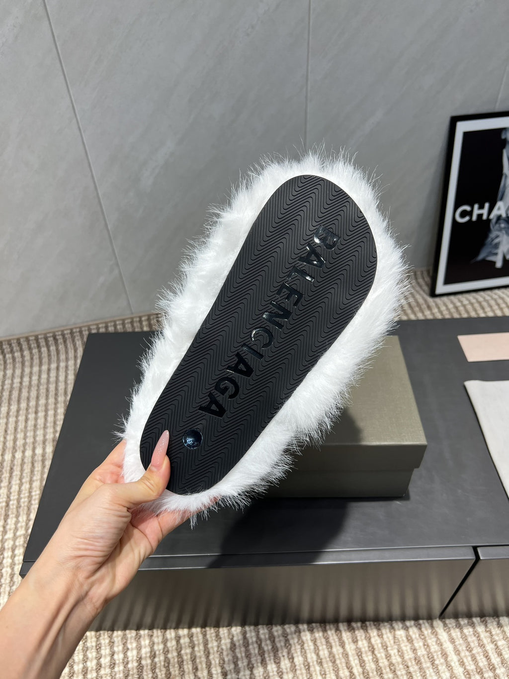 White fur slide sandal outsole, textured sole with Balenciaga branding