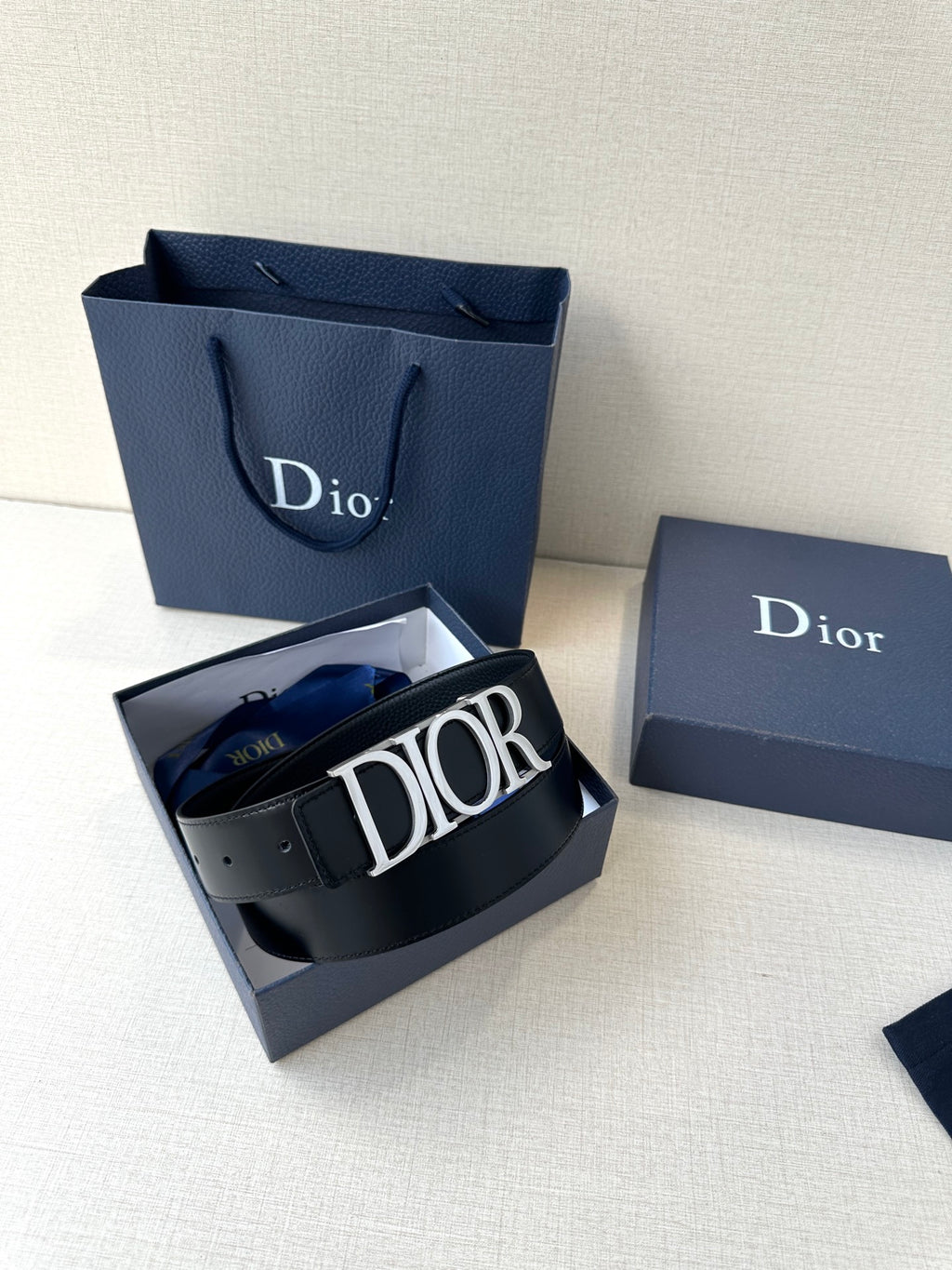 Black leather Dior belt with Dior logo buckle and wrapped strap loop