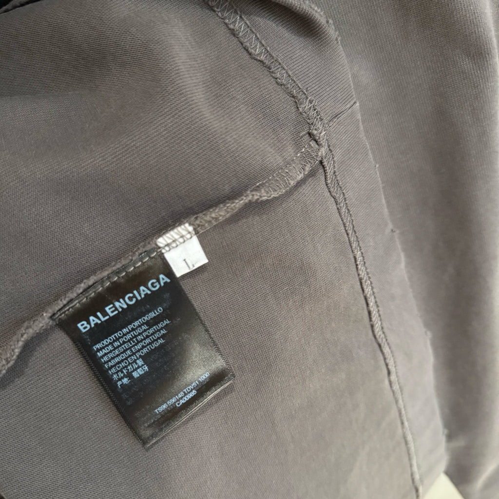 Long-sleeve sweatshirt, dark gray, interior neck label and stitched hem