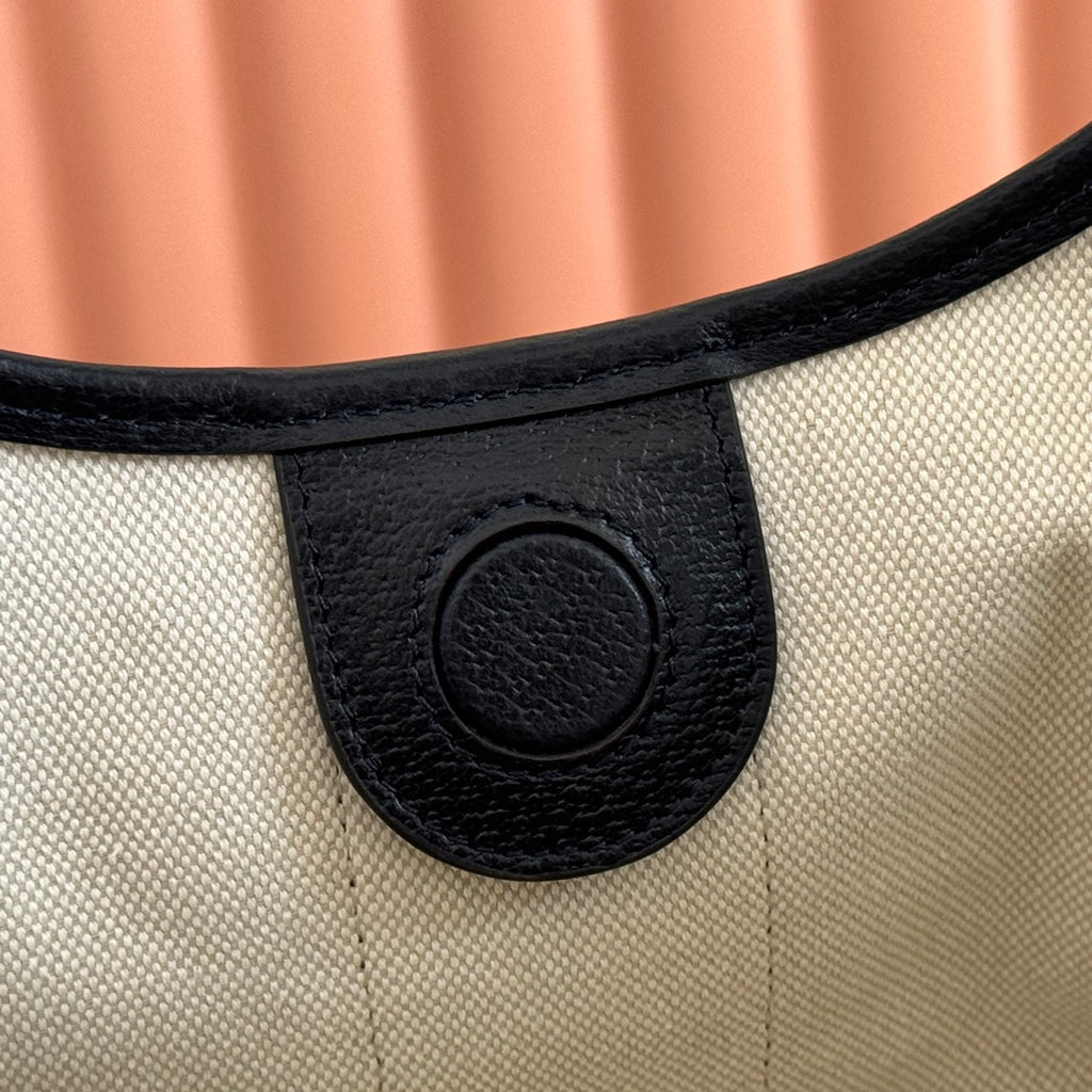 Gucci tote bag handle base on beige canvas with black leather ring