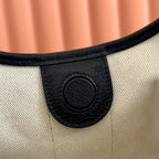 Gucci tote bag handle base on beige canvas with black leather ring