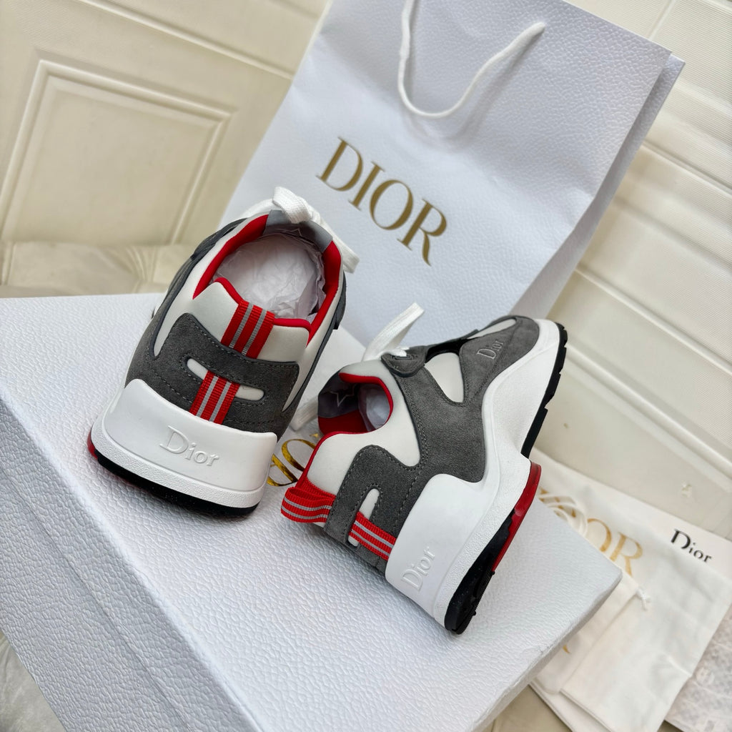 Unisex sneakers rear view, red heel lining with striped accents, white soles